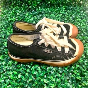 Keen Ventura canvas women’s size 6.5 black